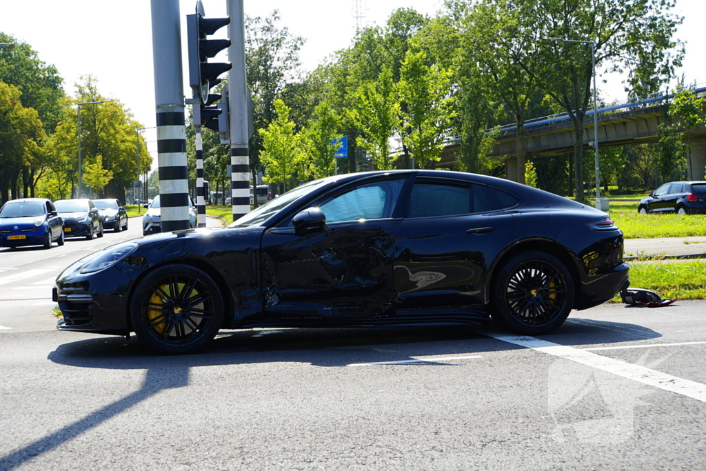 Porsche bestuurder aangehouden na veroorzaken ongeval met gewonde