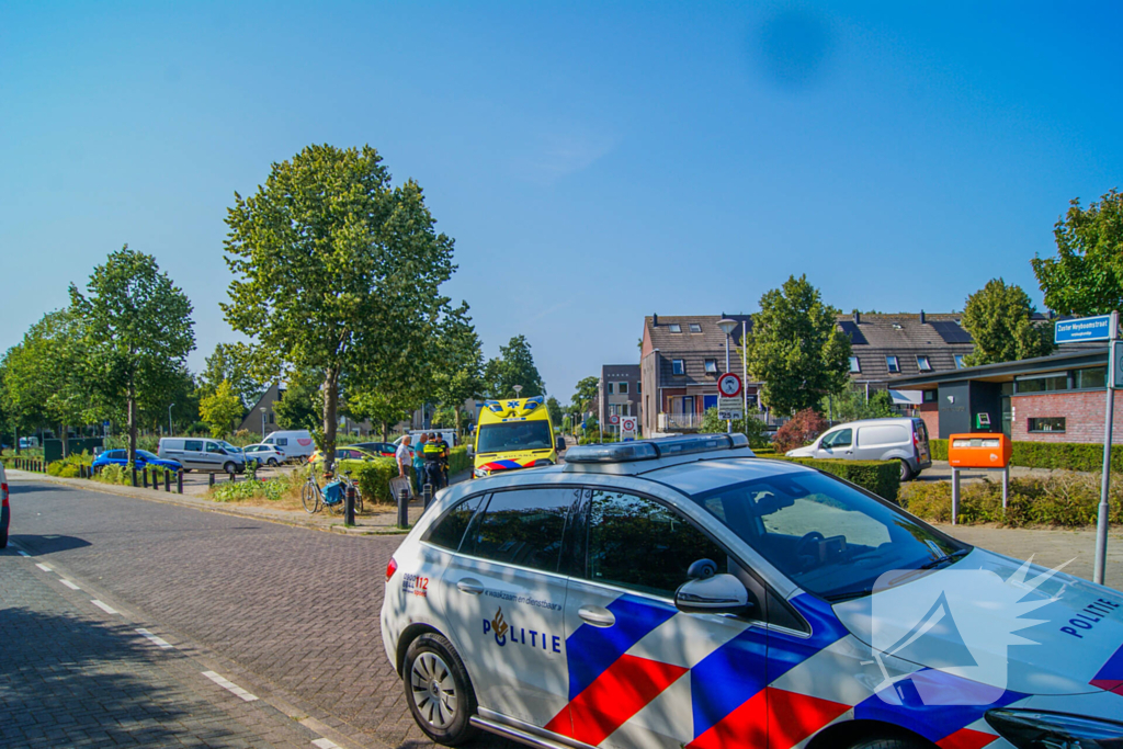 Fietsers botsen met elkaar, één gewonde