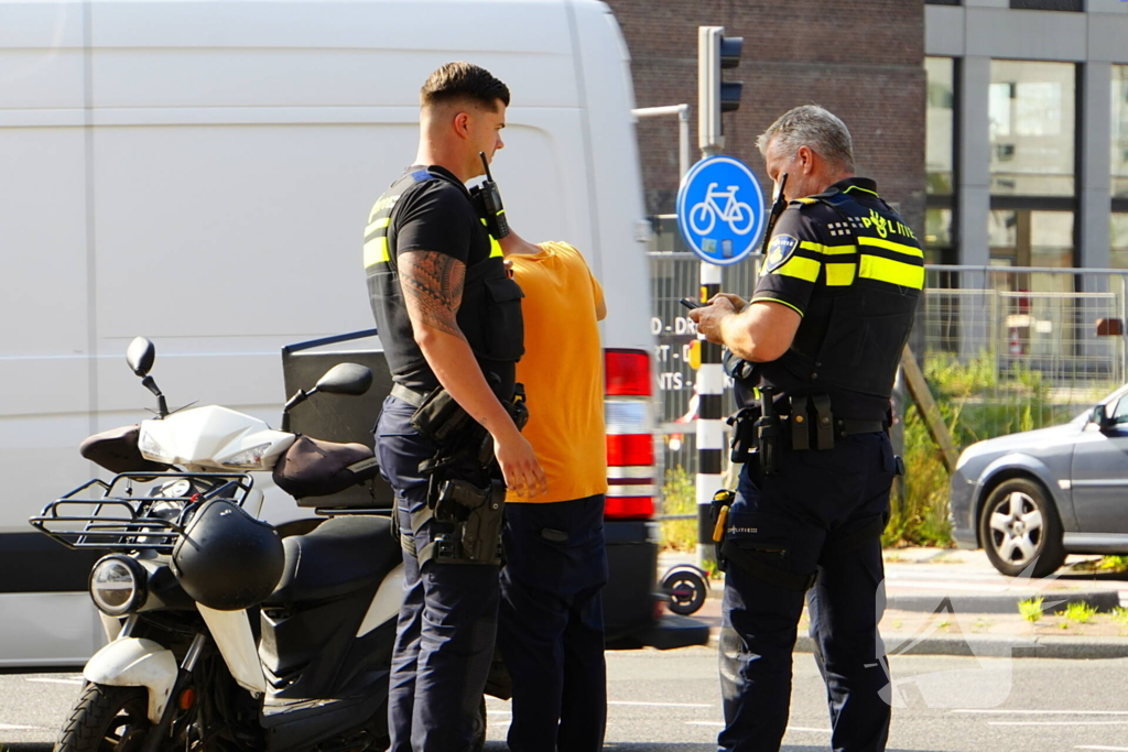 Bezorger gewond bij botsing met bestelbus