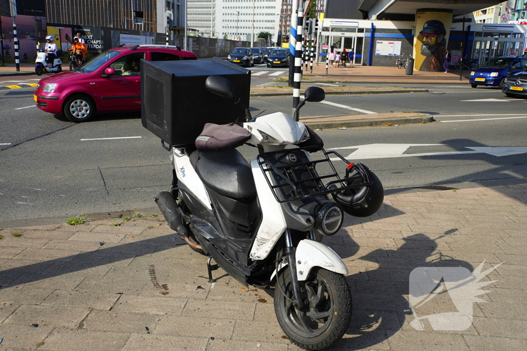 Bezorger gewond bij botsing met bestelbus