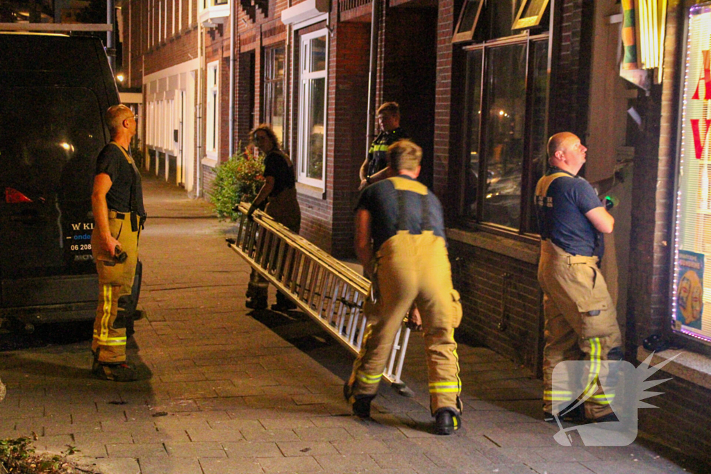 Brandweer op onderzoek uit na vreemde lucht in woning