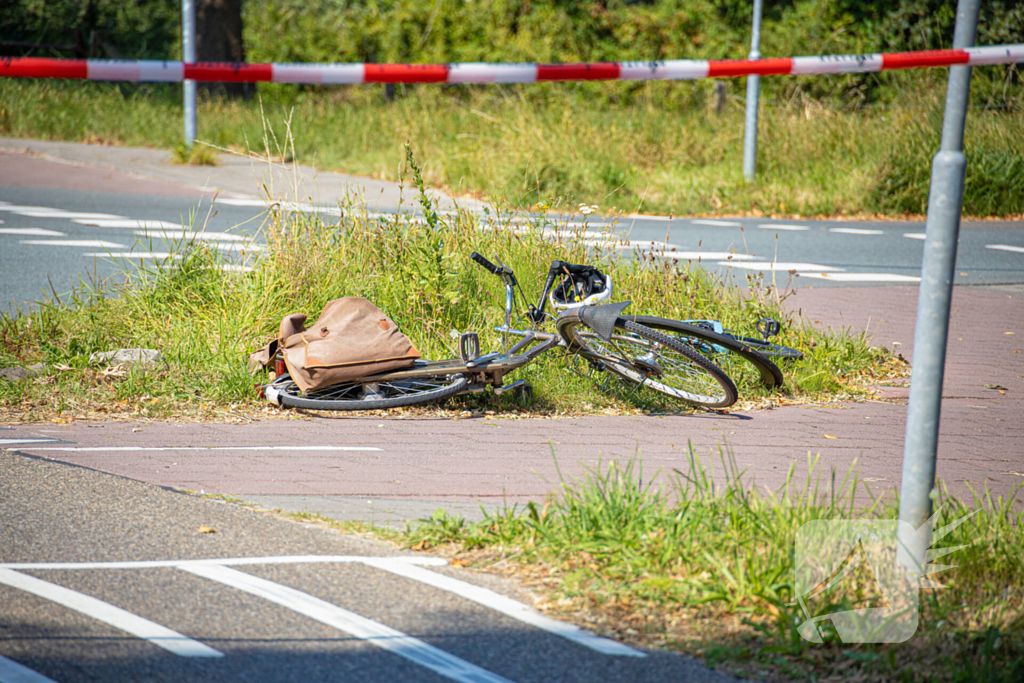 Twee fietsers botsen op elkaar