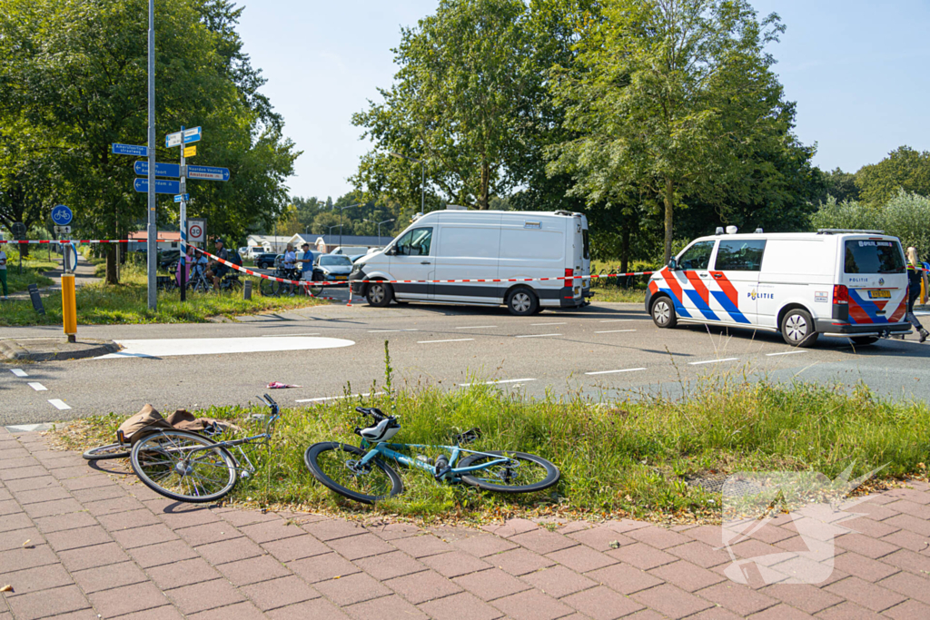 Twee fietsers botsen op elkaar