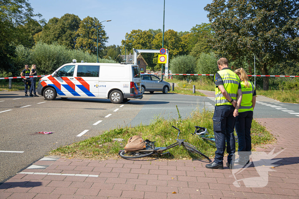 Twee fietsers botsen op elkaar