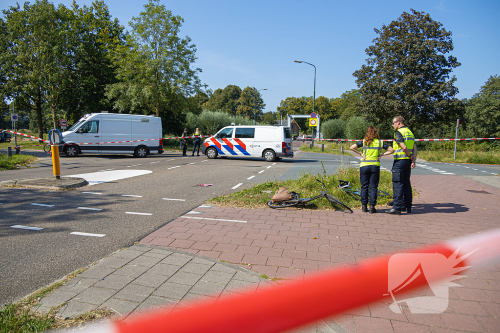 Twee fietsers botsen op elkaar