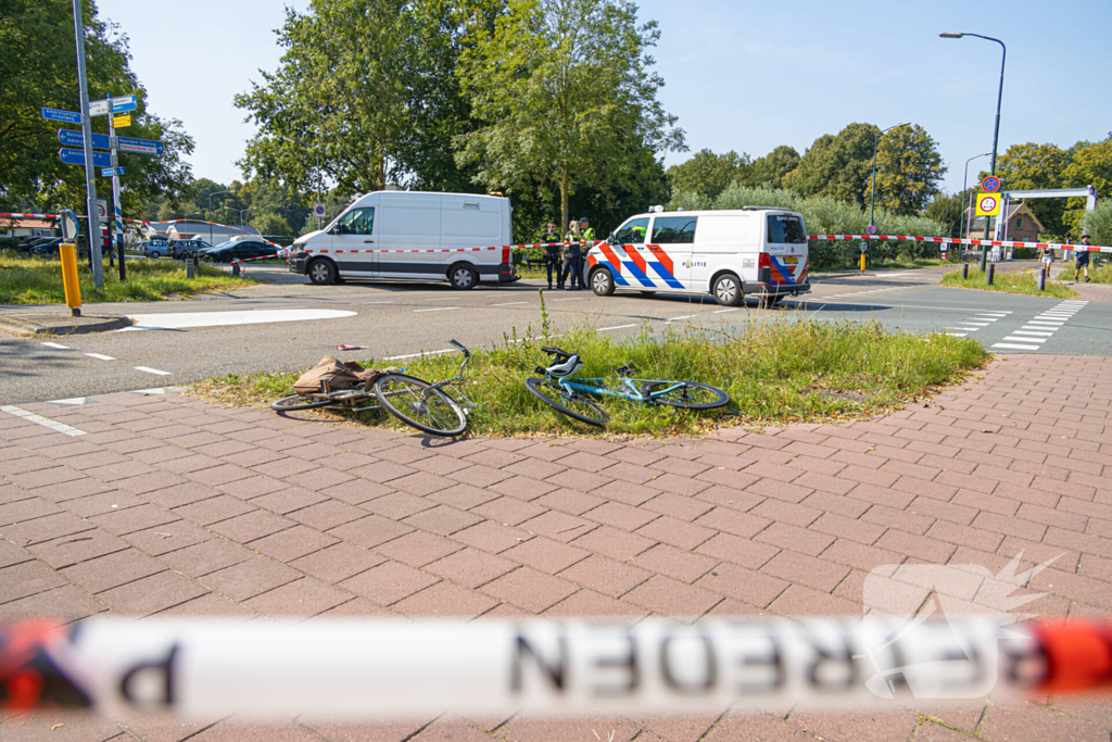 Twee fietsers botsen op elkaar