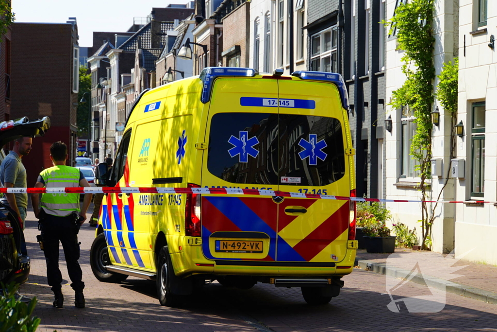 Arrestatieteam ingezet voor man op dak