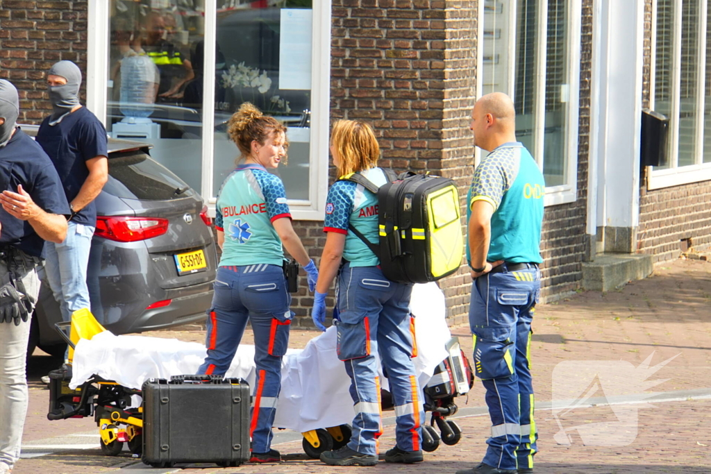 Arrestatieteam ingezet voor man op dak