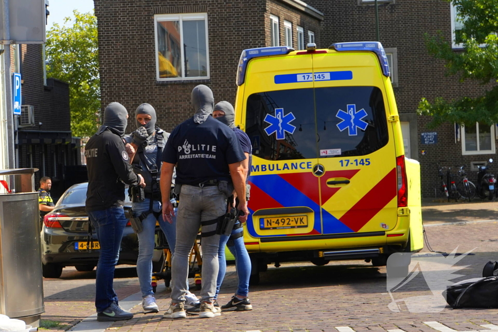 Arrestatieteam ingezet voor man op dak