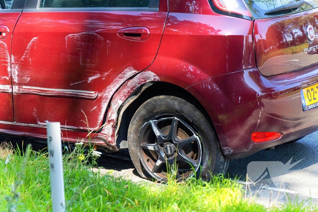 Automobilist verliest controle en belandt op zijkant