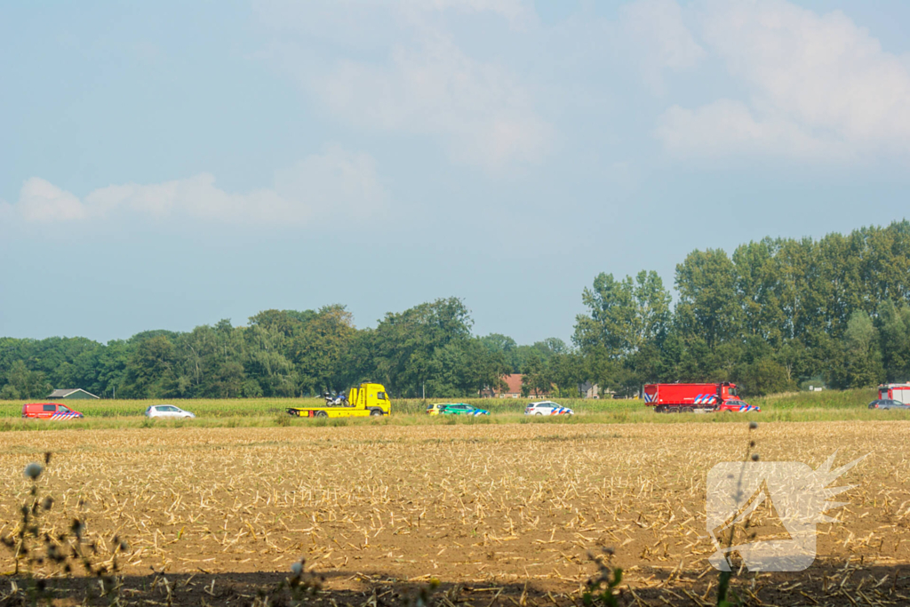 Frontale aanrijding tussen vrachtwagen en personenauto