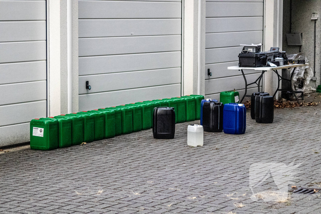 Politie ontdekt drugslab in garagebox