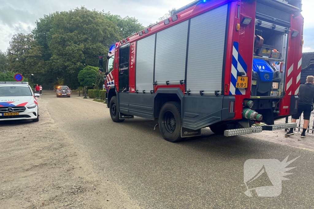 Brand in wasmand vol handdoeken bij restaurant