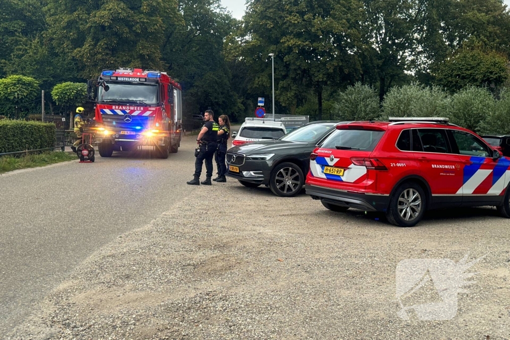 Brand in wasmand vol handdoeken bij restaurant