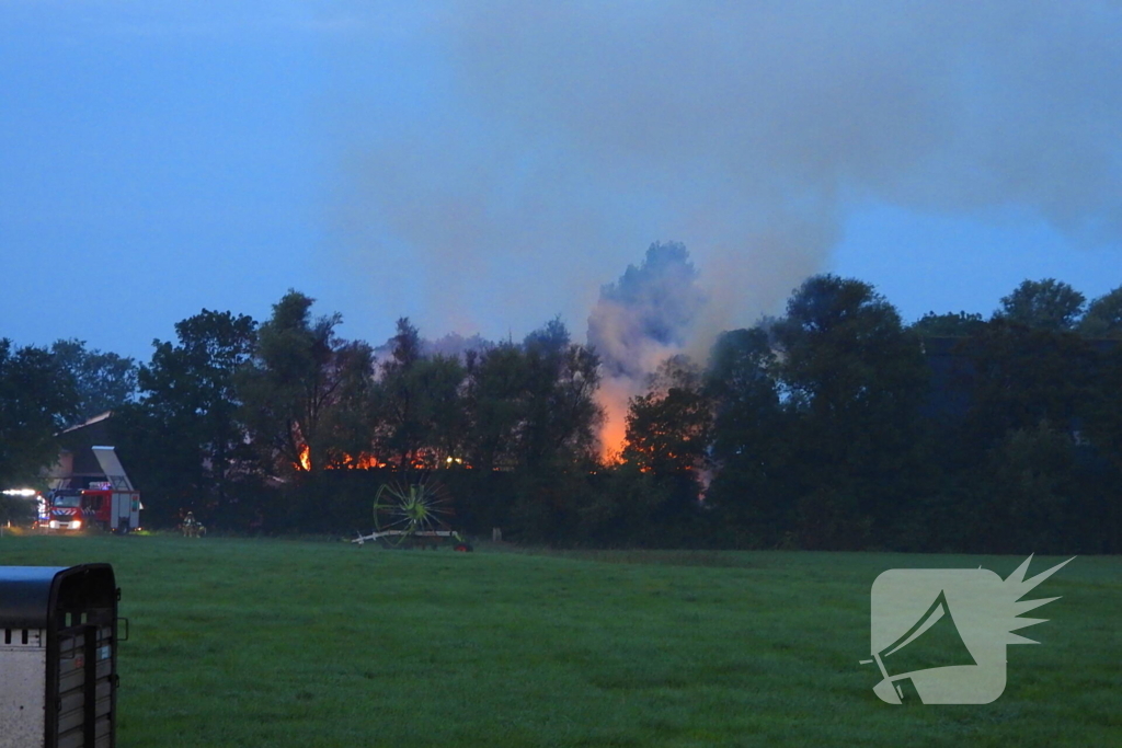 Zeer grote brand in stal