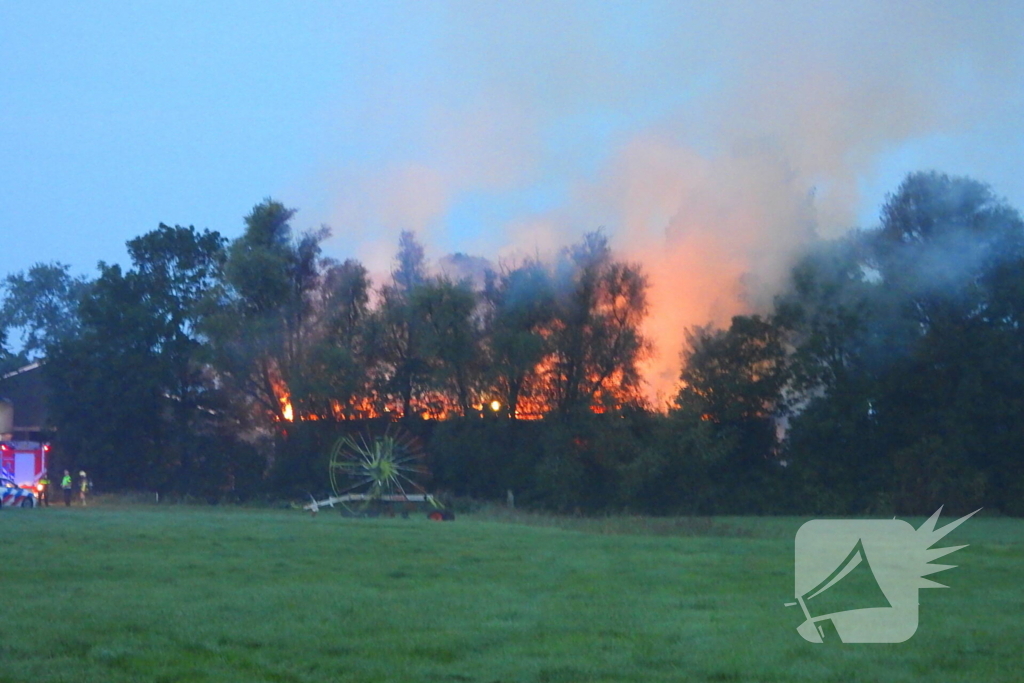 Zeer grote brand in stal