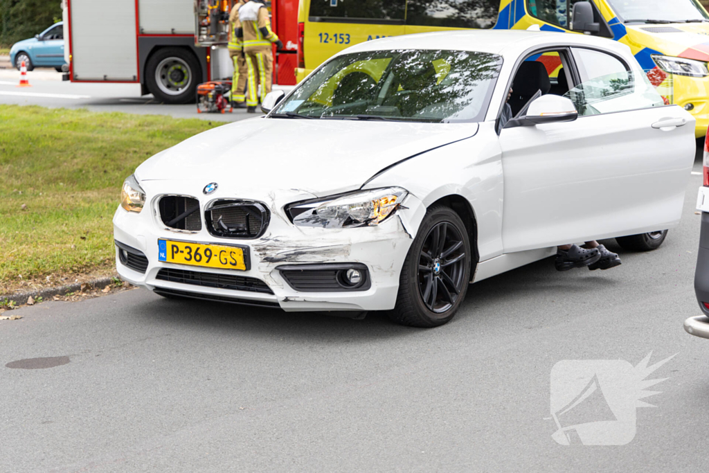 Brandweer bevrijdt beknelde automobilist