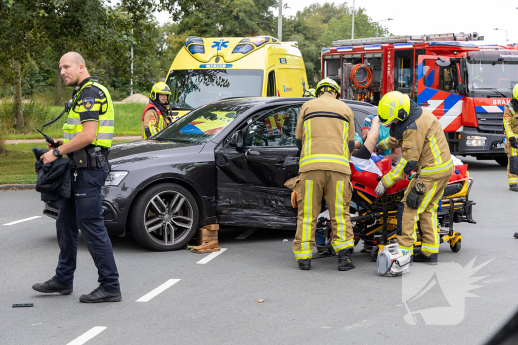 Brandweer bevrijdt beknelde automobilist