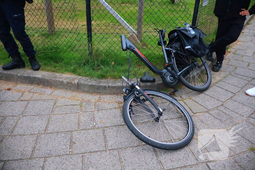 Fiets kapot na botsing met auto