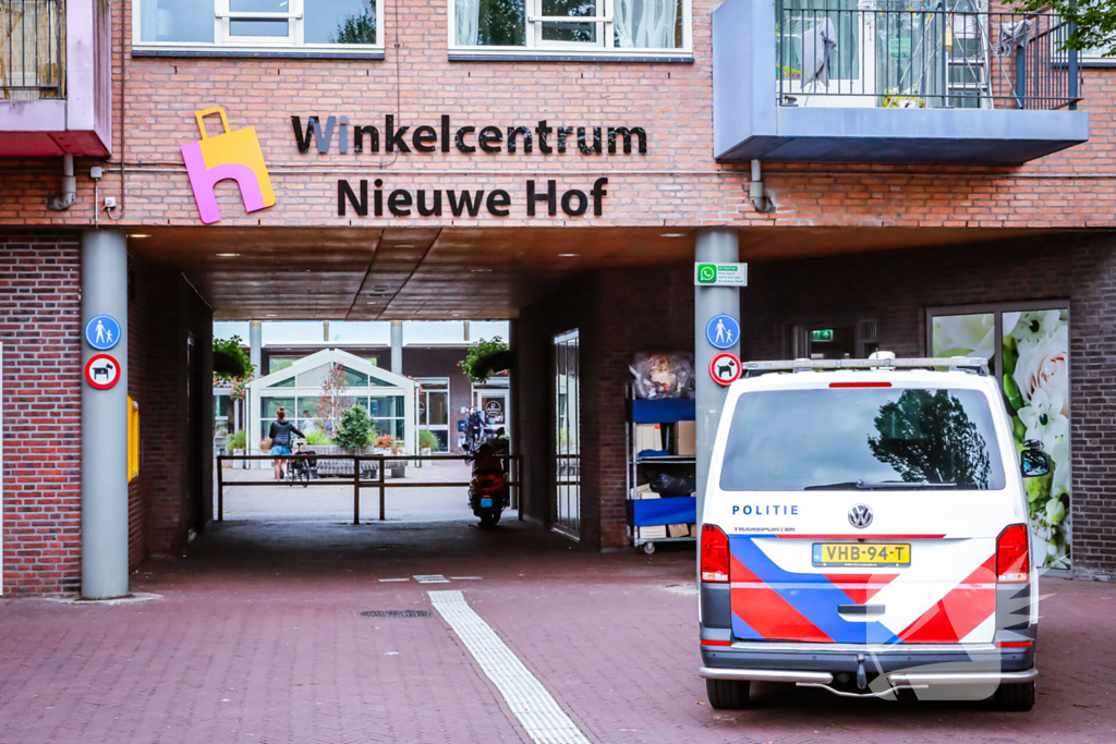 Politie zoekt man na verdachte situatie in winkelcentrum