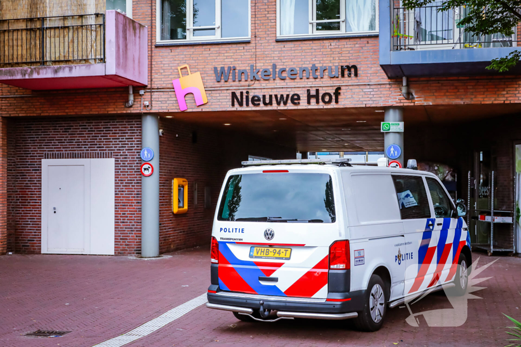 Politie zoekt man na verdachte situatie in winkelcentrum