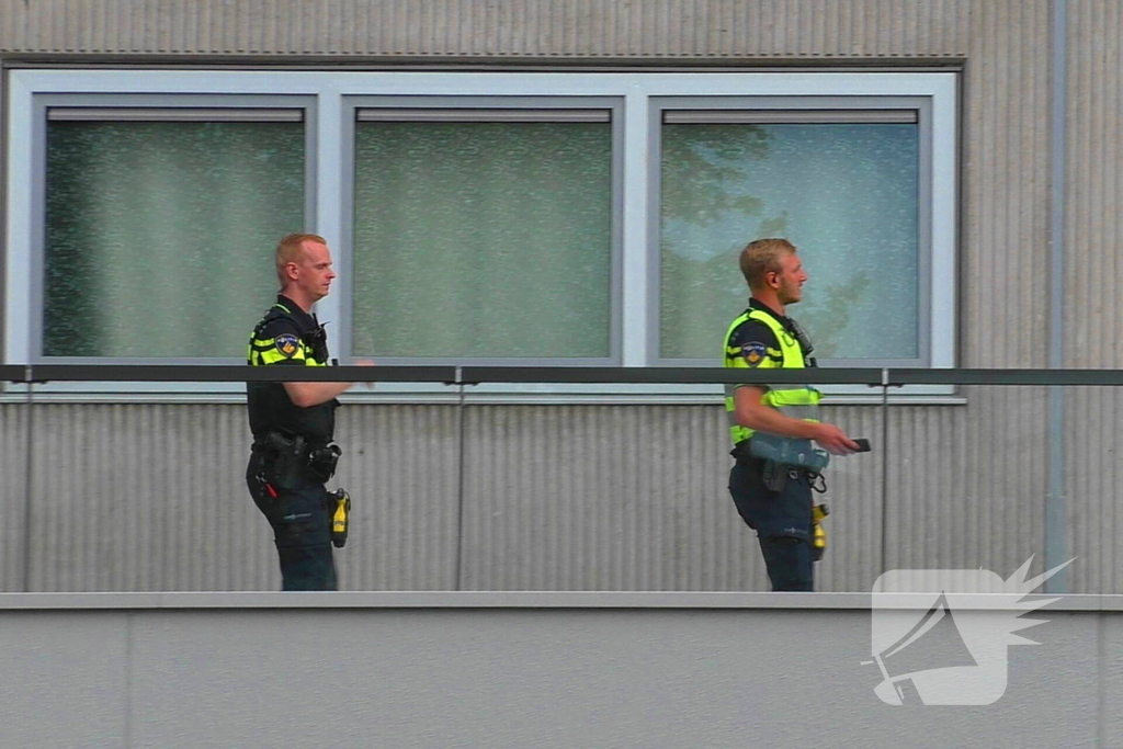 Arrestatieteam beukt woning open en arresteert verdachte