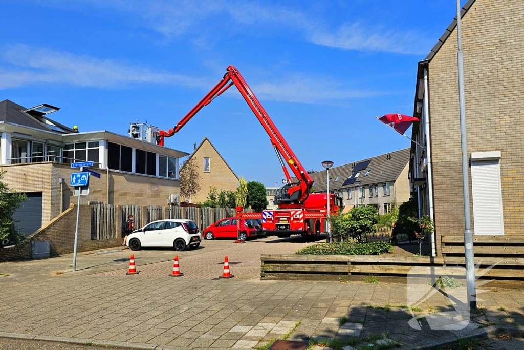 Brand op dak van woning