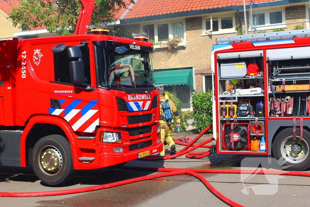 Veel hulpdiensten ingezet voor zeer grote brand