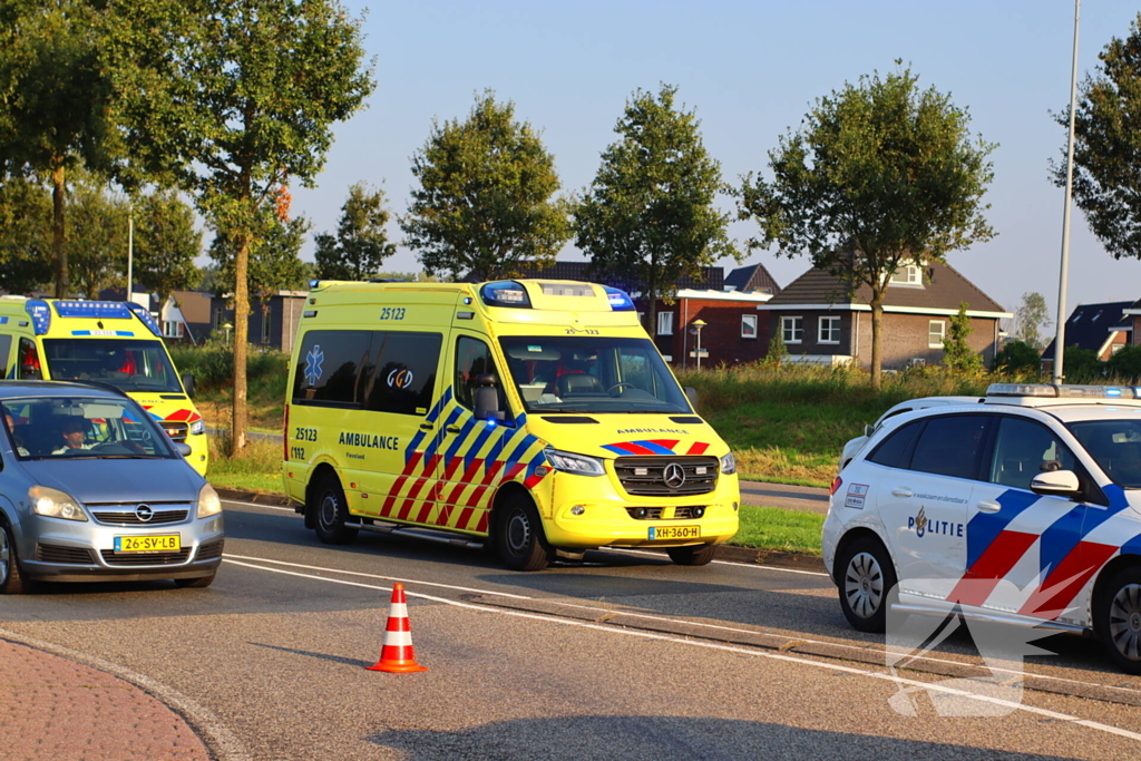 Meerdere personen nagekeken bij aanrijding op rotonde