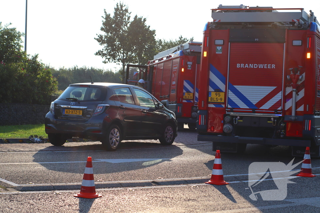 Meerdere personen nagekeken bij aanrijding op rotonde