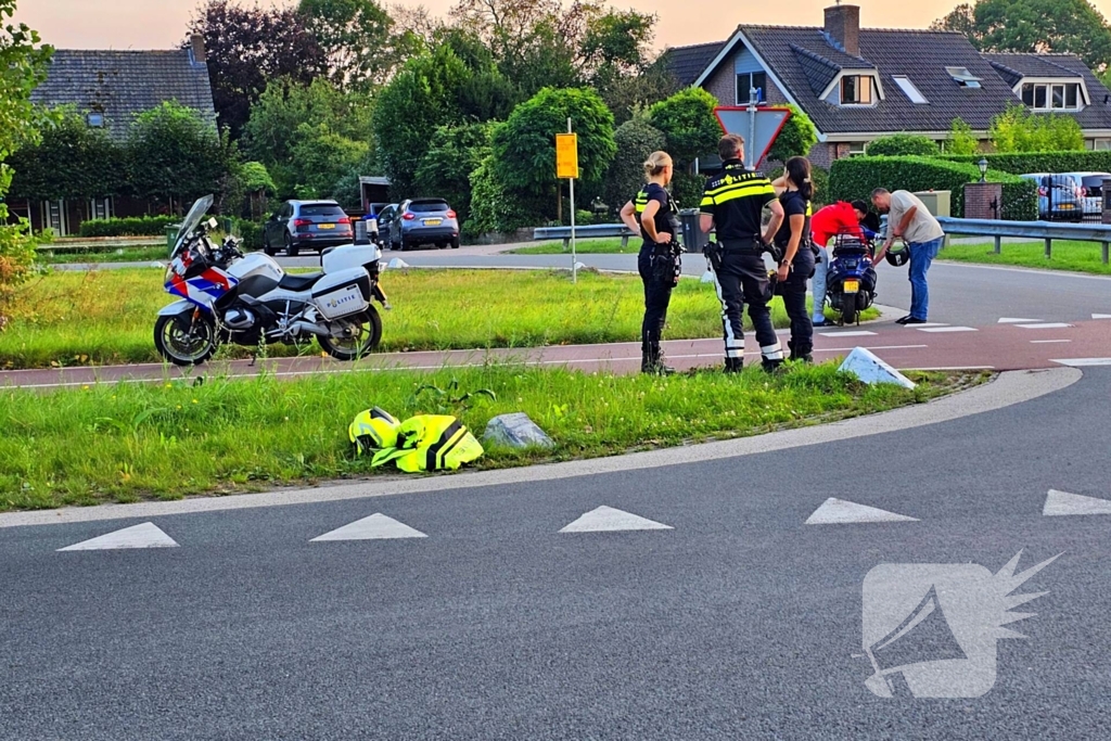 Scooterrijder en bestelbus met elkaar in botsing