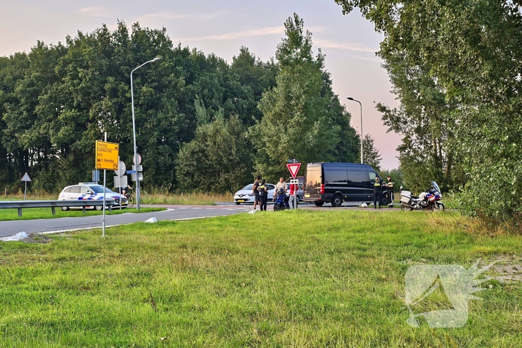 Scooterrijder en bestelbus met elkaar in botsing