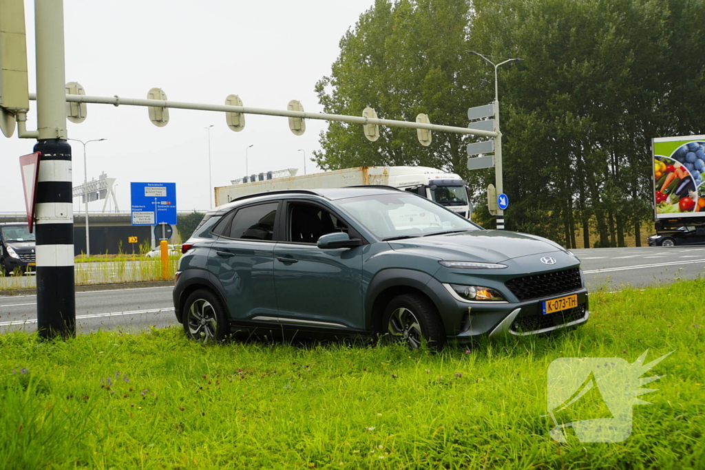 Fietser rijdt door rood en wordt aangereden door personenauto