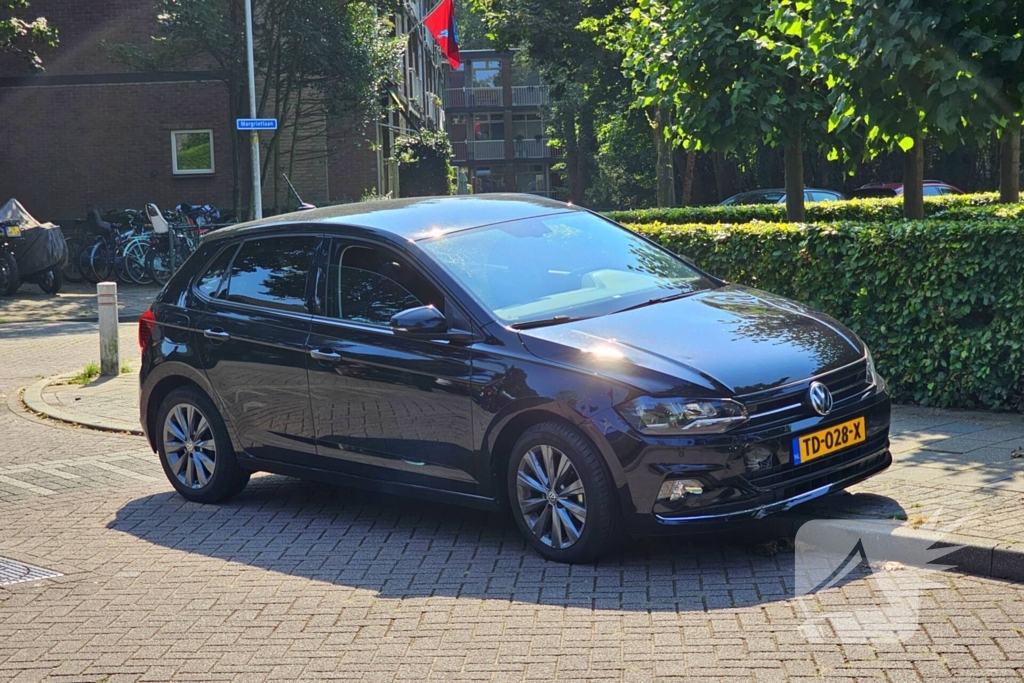 Scooterrijder en automobilist botsen op kruising