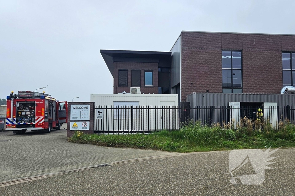 Brand in bijgebouw van industriepand