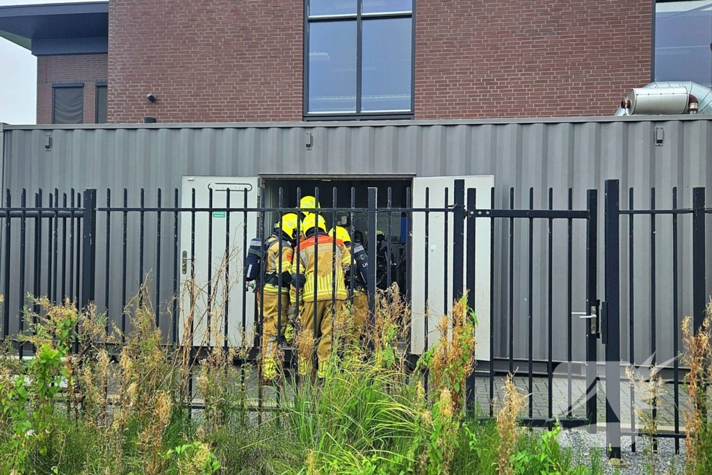 Brand in bijgebouw van industriepand