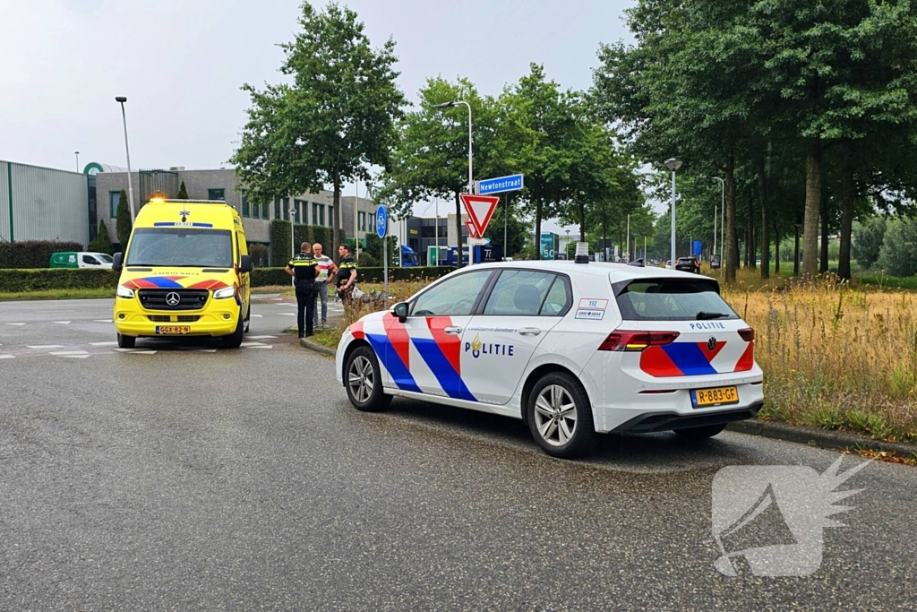 Motorrijder glijdt uit en komt ten val