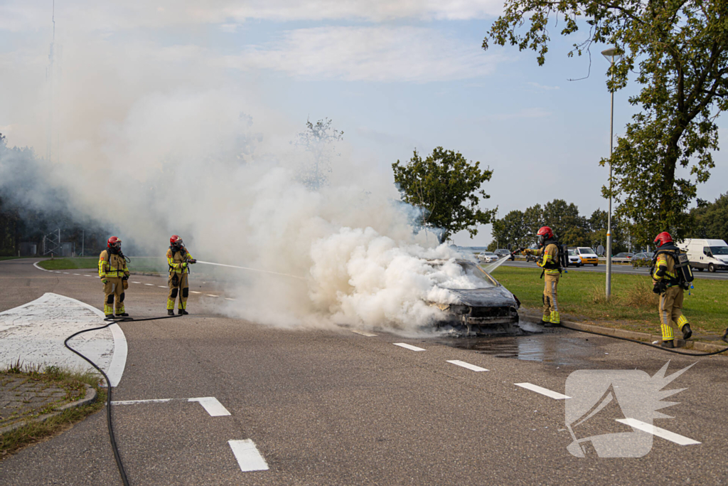 Personenwagen verwoest door brand