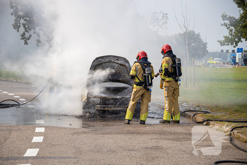 Personenwagen verwoest door brand