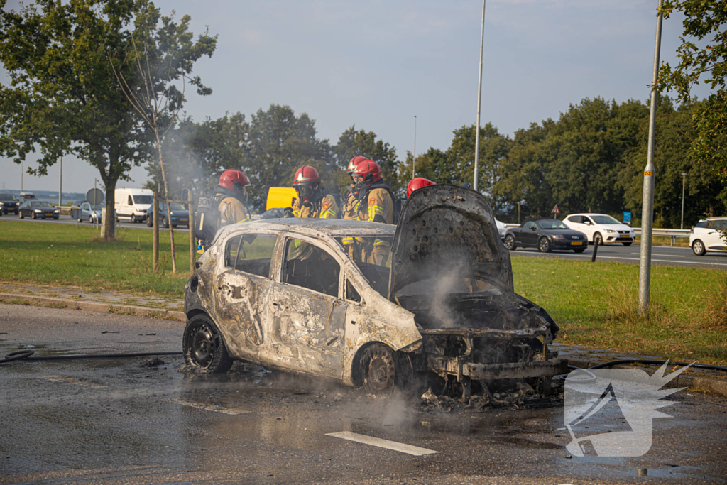 Personenwagen verwoest door brand