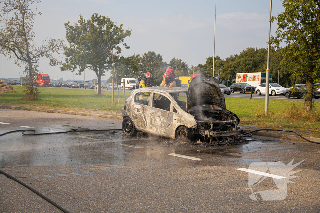 Personenwagen verwoest door brand