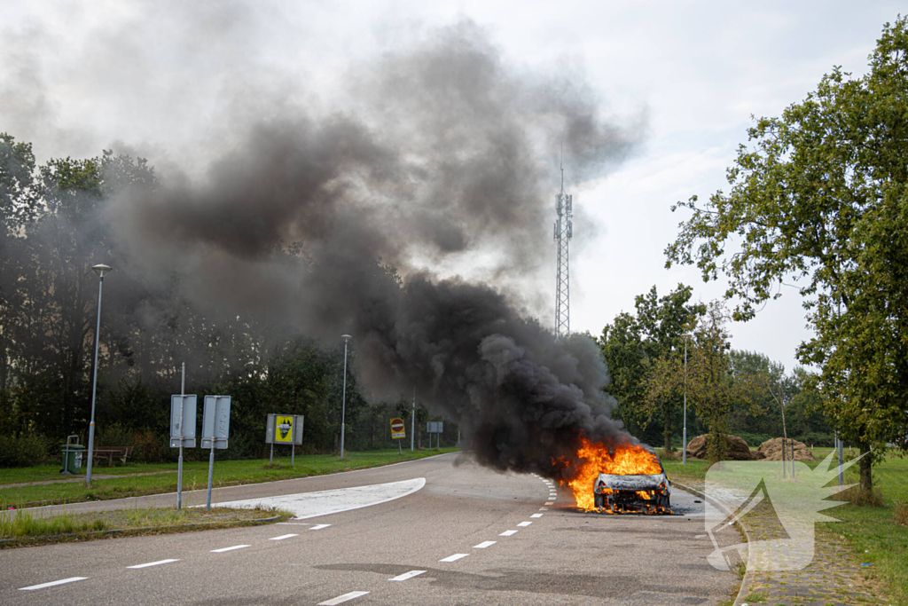 Personenwagen verwoest door brand