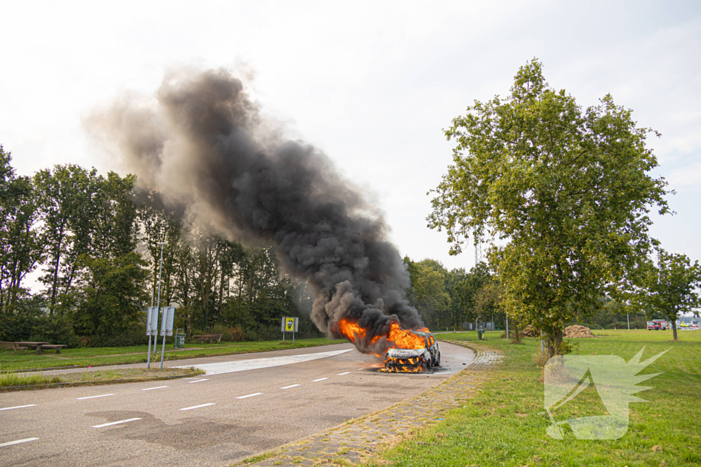 Personenwagen verwoest door brand