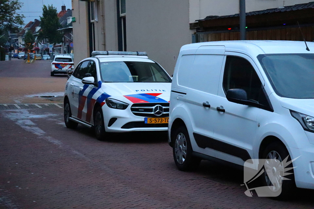 Politie doet inval in woning