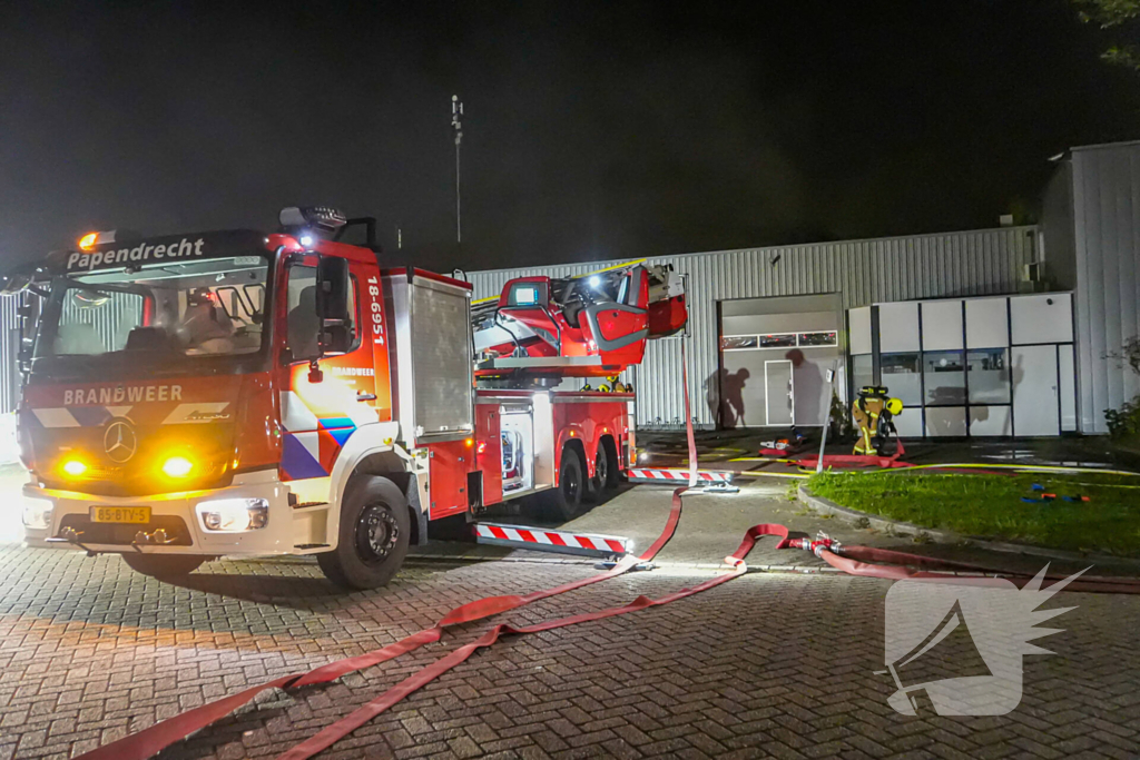 Blusrobot ingezet bij zeer grote brand in bedrijfspand