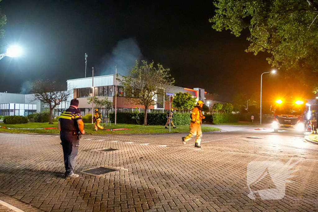 Blusrobot ingezet bij zeer grote brand in bedrijfspand