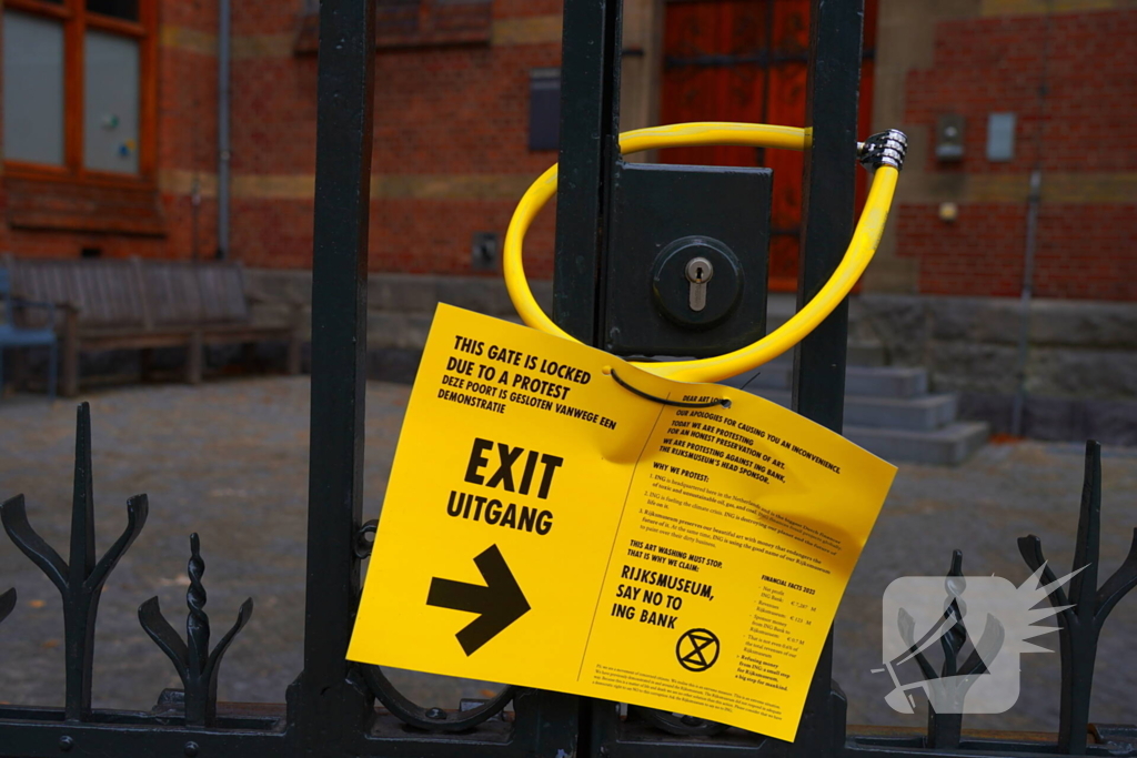 Rijksmuseum dicht wegens blokkade XR, politie treedt op