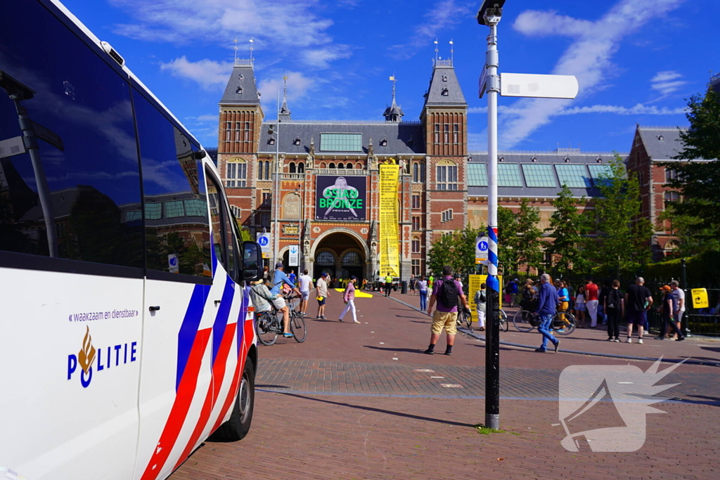 Rijksmuseum dicht wegens blokkade XR, politie treedt op