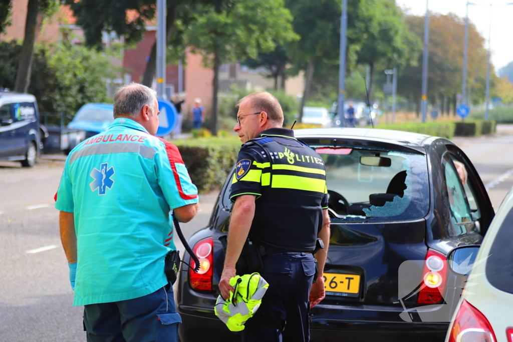 Fietser gewond bij aanrijding, autoruit gebarsten