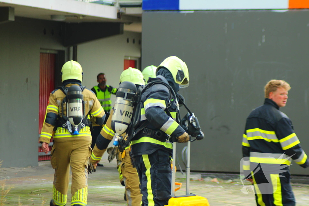 Brandweer controleert woning na melding van gaslucht